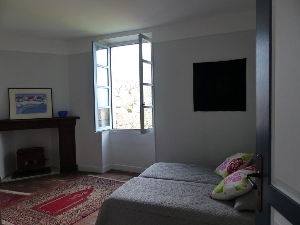 לינה וארוחת בוקר Montaut  Maison Arriu חדר תמונה
